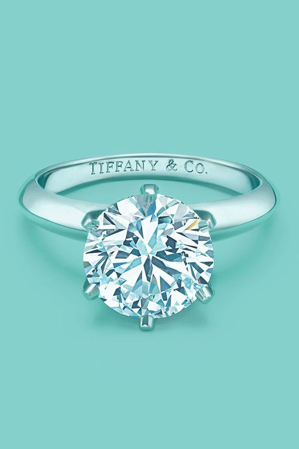 Reference image of a diamond ring on a Tiffany blue box with Manhattan view